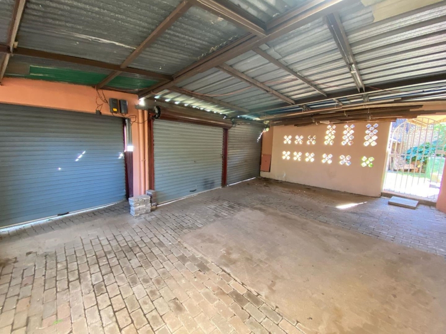 6 Bedroom Property for Sale in Suideroord Gauteng