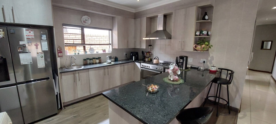 4 Bedroom Property for Sale in New Redruth Gauteng