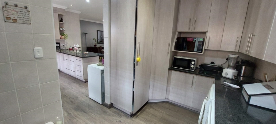 4 Bedroom Property for Sale in New Redruth Gauteng