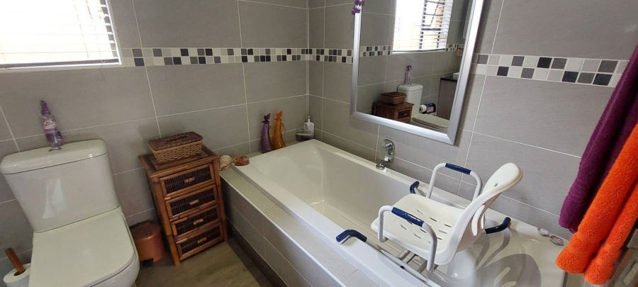 4 Bedroom Property for Sale in New Redruth Gauteng