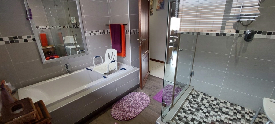 4 Bedroom Property for Sale in New Redruth Gauteng