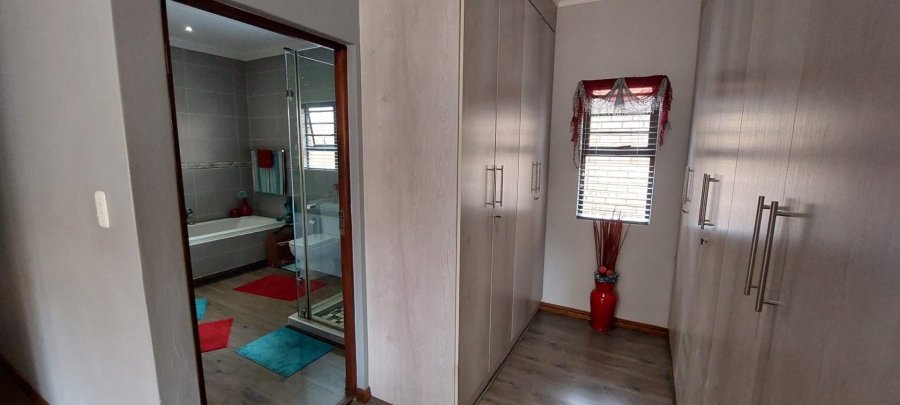 4 Bedroom Property for Sale in New Redruth Gauteng