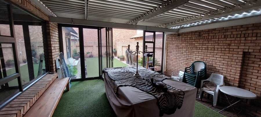 4 Bedroom Property for Sale in New Redruth Gauteng