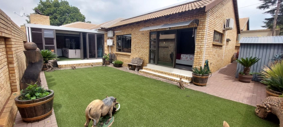 4 Bedroom Property for Sale in New Redruth Gauteng