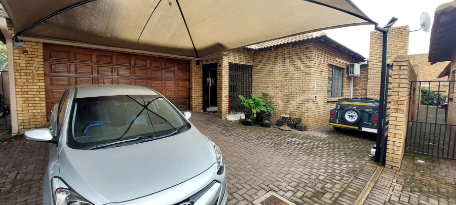 4 Bedroom Property for Sale in New Redruth Gauteng
