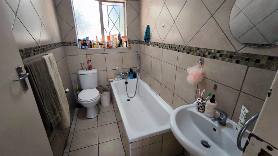 3 Bedroom Property for Sale in Brackenhurst Gauteng