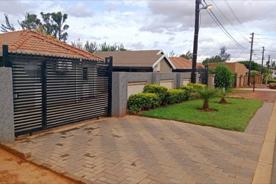 3 Bedroom Property for Sale in Mamelodi East Gauteng