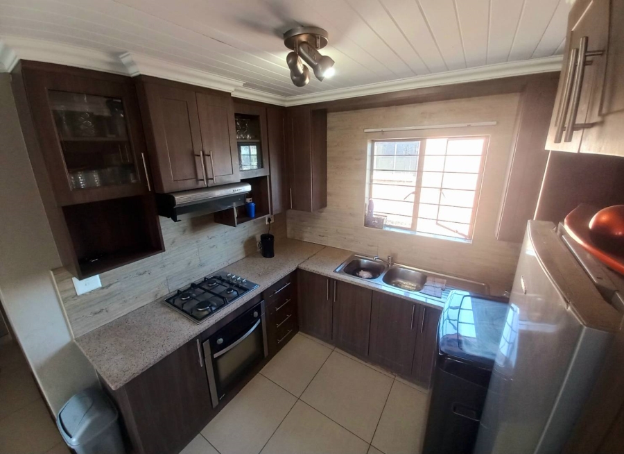 2 Bedroom Property for Sale in Andeon Gauteng