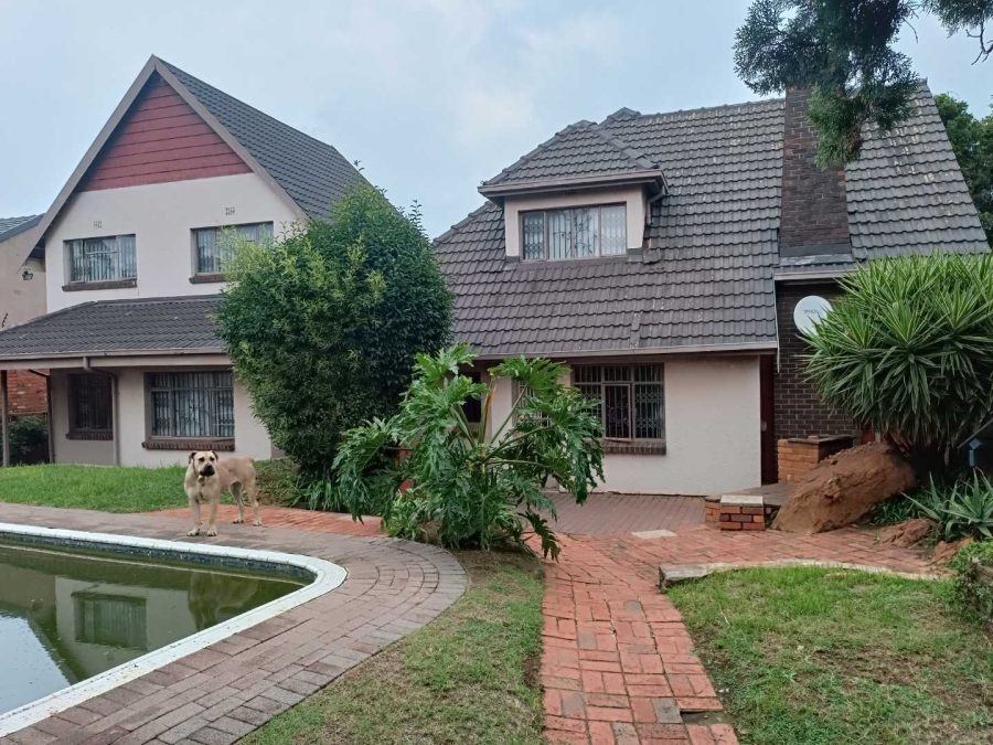 6 Bedroom Property for Sale in Linmeyer Gauteng