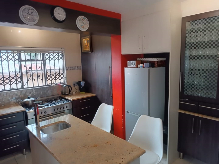 6 Bedroom Property for Sale in Linmeyer Gauteng