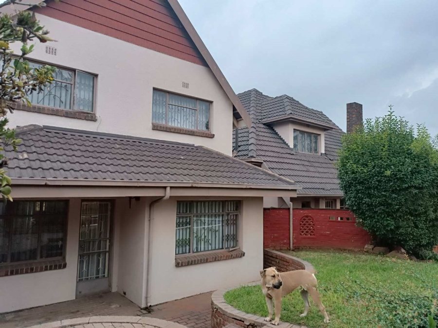 6 Bedroom Property for Sale in Linmeyer Gauteng