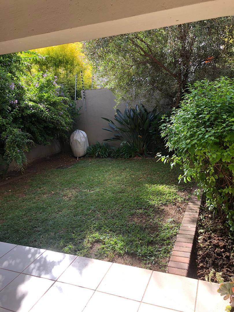 To Let 1 Bedroom Property for Rent in Douglasdale Gauteng