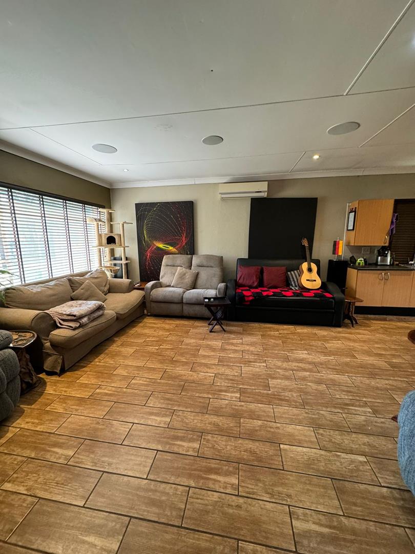 To Let 3 Bedroom Property for Rent in Rothdene Gauteng
