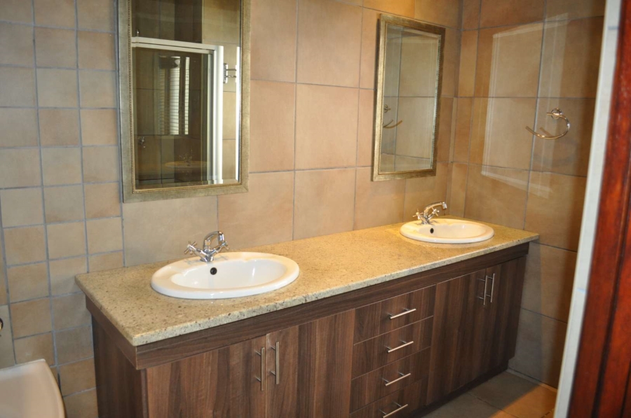 To Let 3 Bedroom Property for Rent in Bronberg Gauteng
