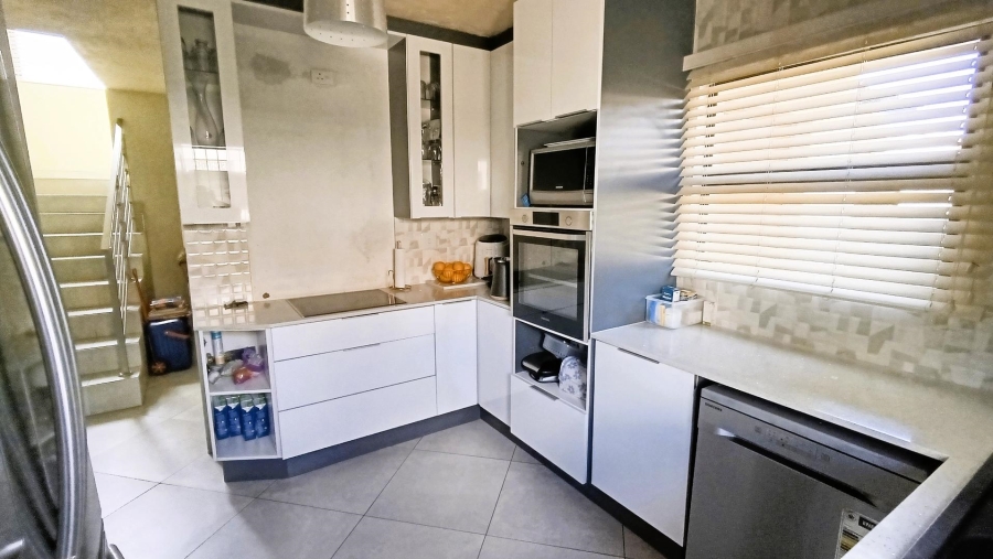 4 Bedroom Property for Sale in Olievenhoutbosch Gauteng