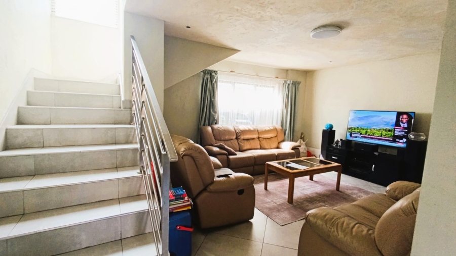 4 Bedroom Property for Sale in Olievenhoutbosch Gauteng