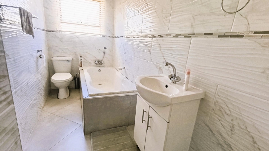 4 Bedroom Property for Sale in Olievenhoutbosch Gauteng