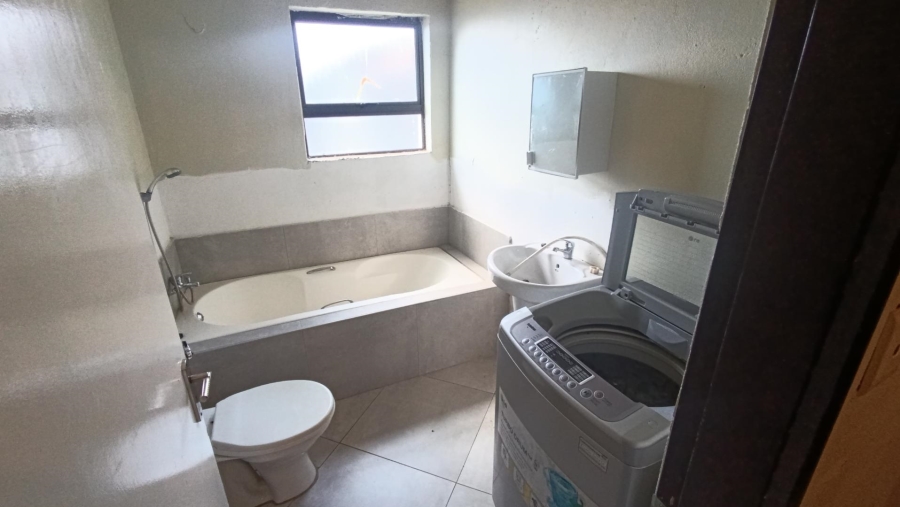 4 Bedroom Property for Sale in Olievenhoutbosch Gauteng