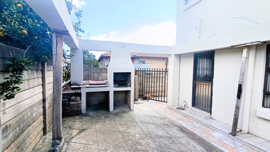 4 Bedroom Property for Sale in Olievenhoutbosch Gauteng