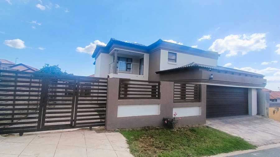 4 Bedroom Property for Sale in Olievenhoutbosch Gauteng