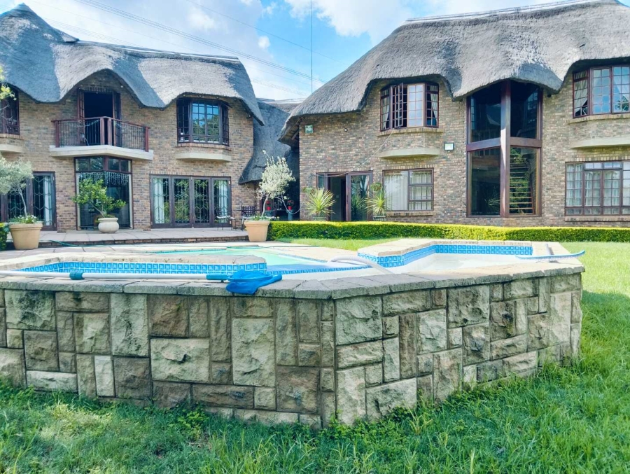 5 Bedroom Property for Sale in Mnandi Gauteng