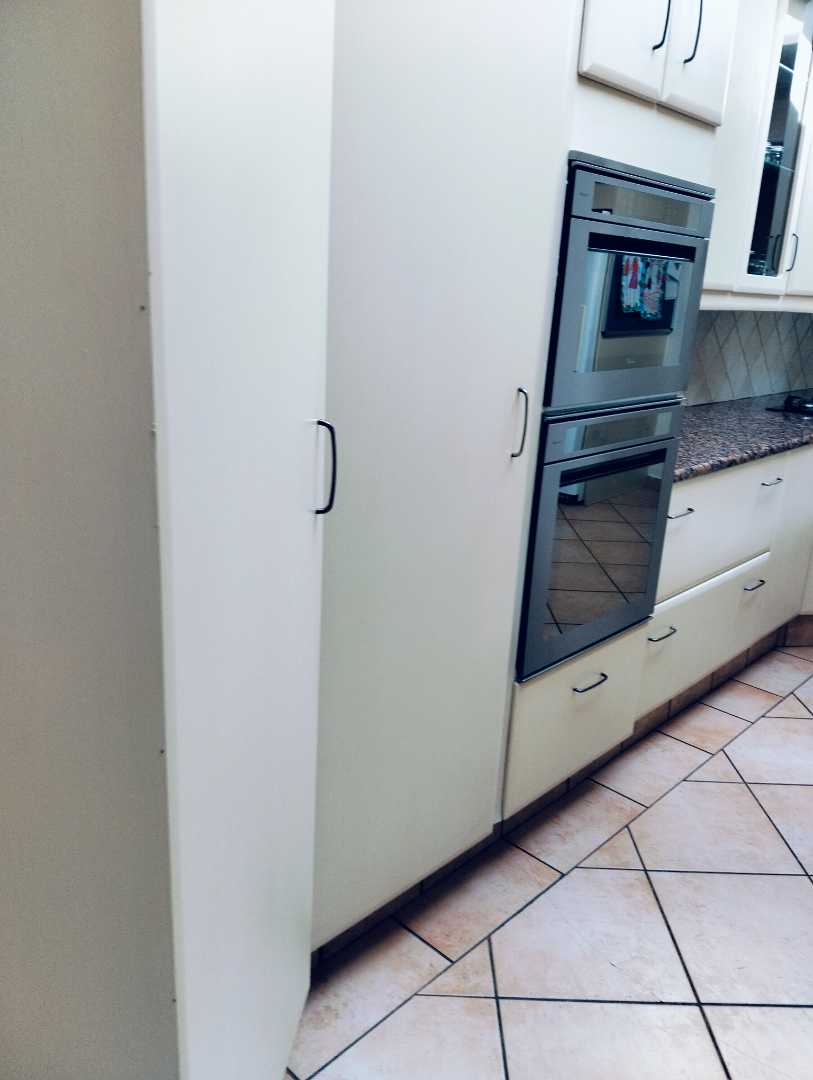 5 Bedroom Property for Sale in Mnandi Gauteng