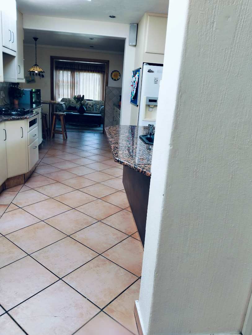 5 Bedroom Property for Sale in Mnandi Gauteng