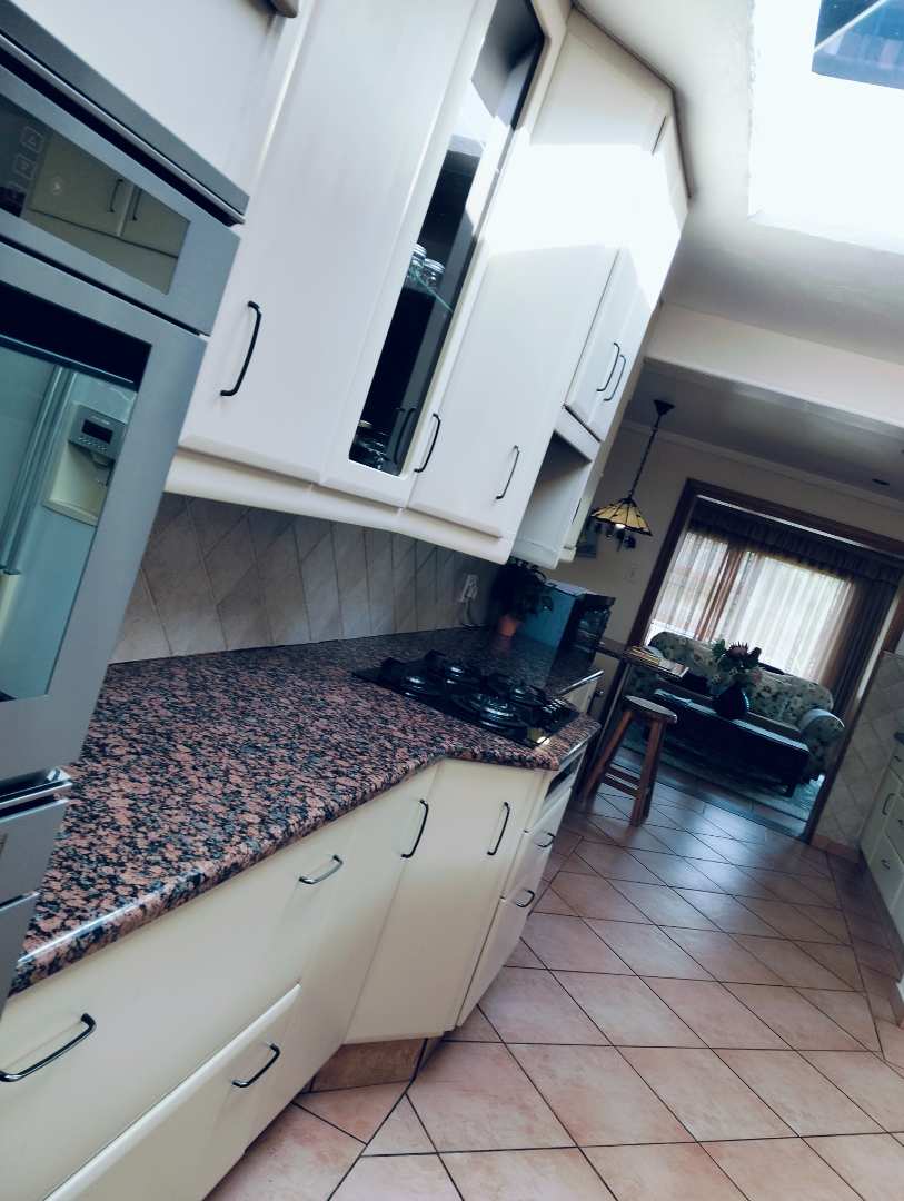 5 Bedroom Property for Sale in Mnandi Gauteng