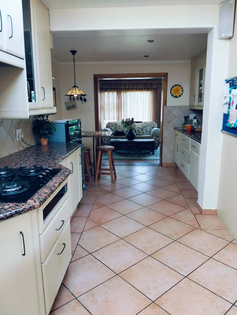 5 Bedroom Property for Sale in Mnandi Gauteng
