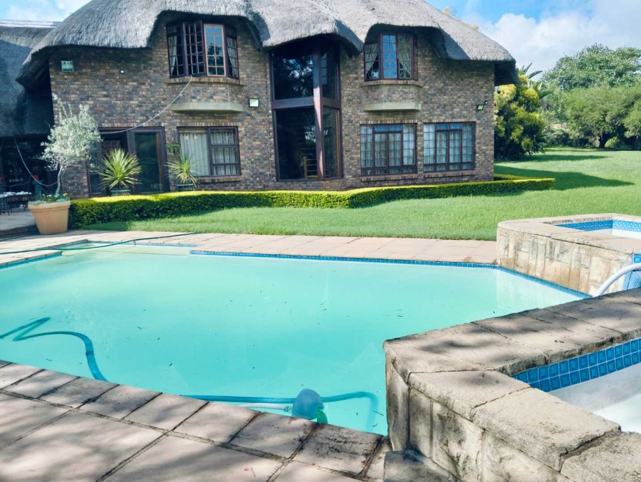 5 Bedroom Property for Sale in Mnandi Gauteng