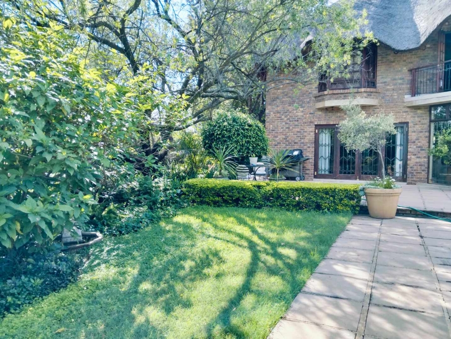 5 Bedroom Property for Sale in Mnandi Gauteng