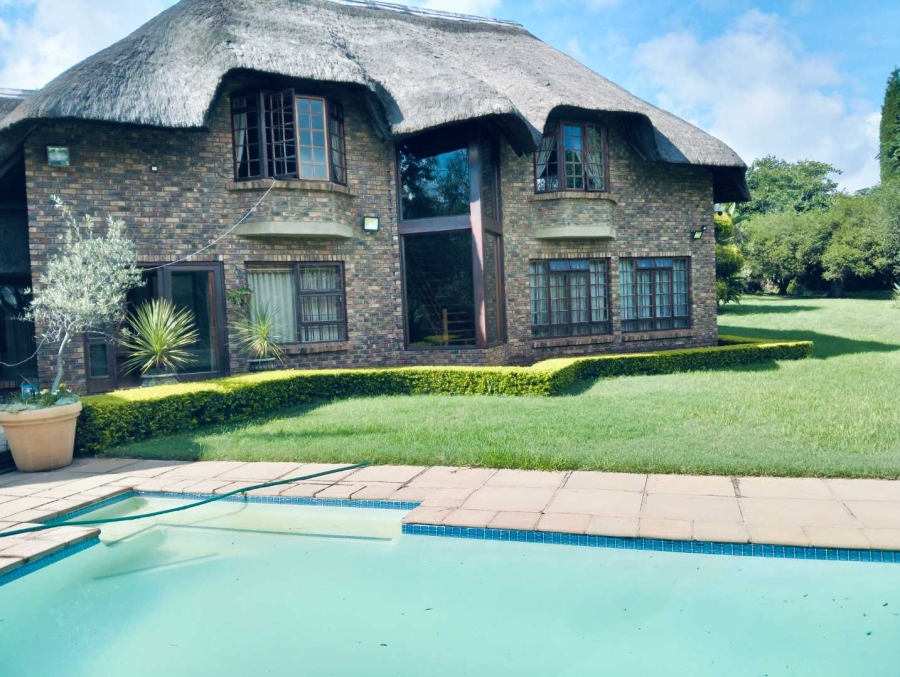 5 Bedroom Property for Sale in Mnandi Gauteng
