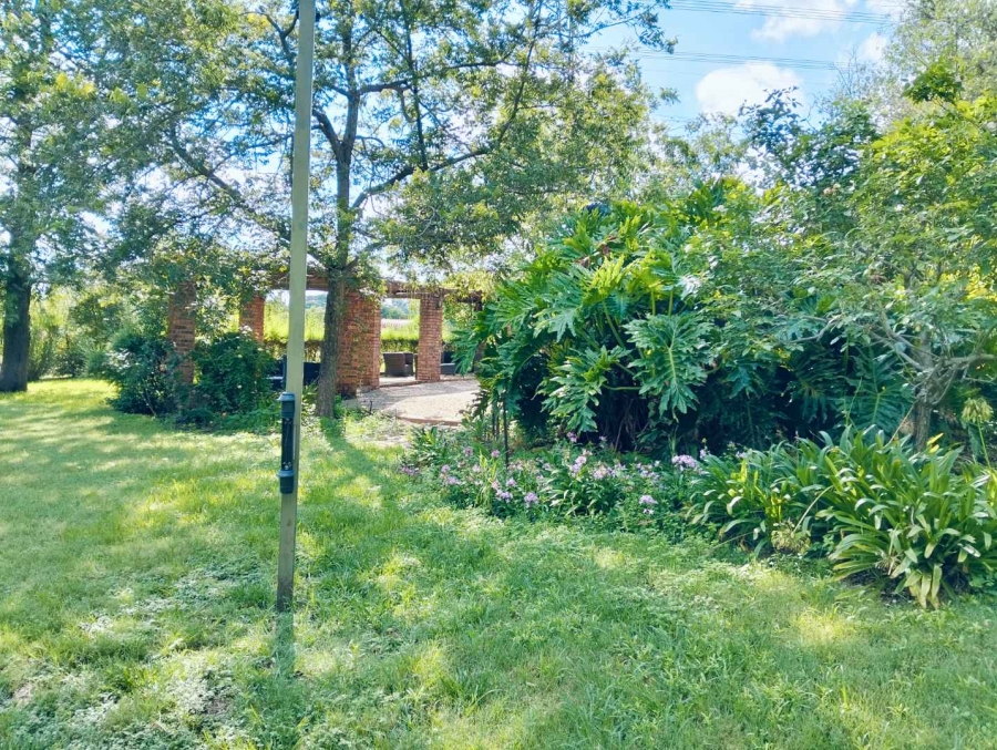 5 Bedroom Property for Sale in Mnandi Gauteng