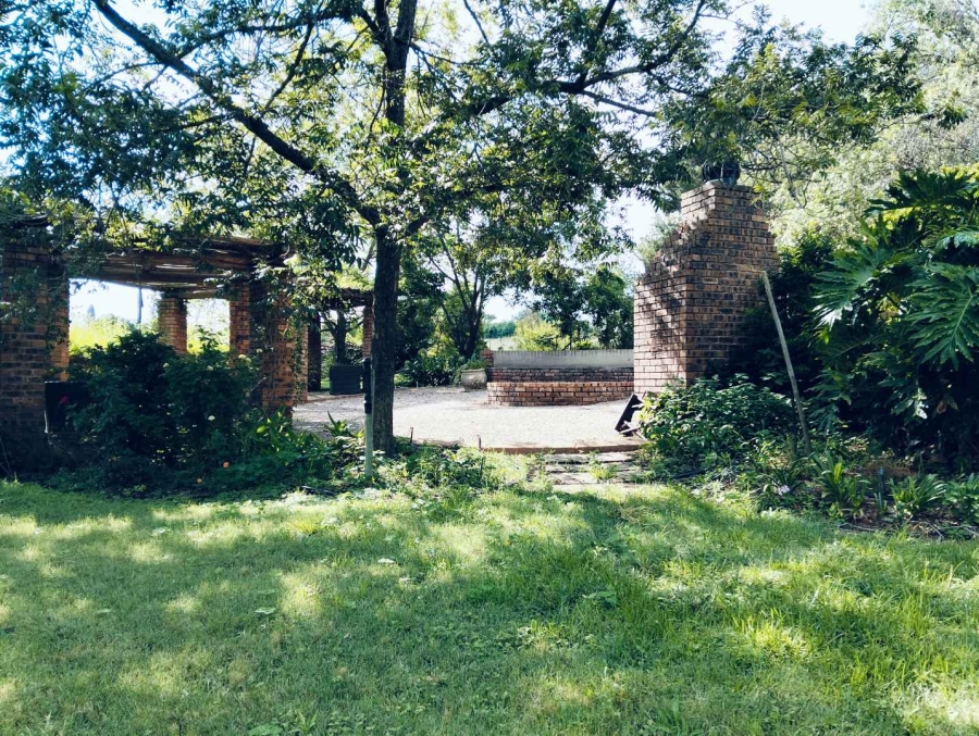 5 Bedroom Property for Sale in Mnandi Gauteng