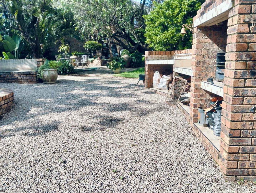 5 Bedroom Property for Sale in Mnandi Gauteng