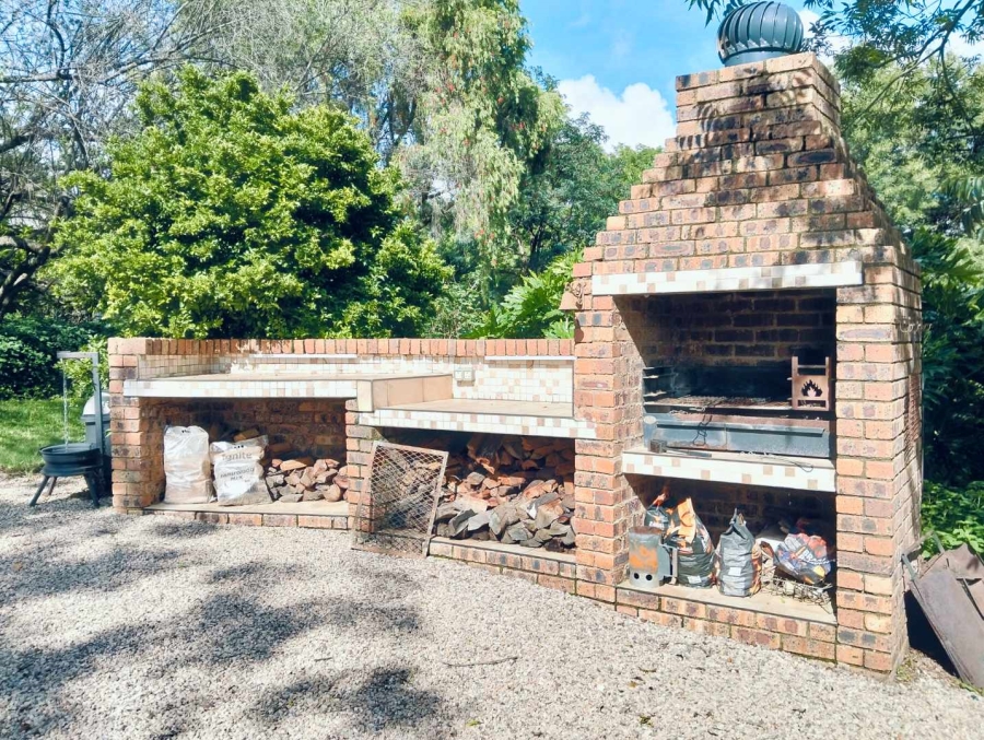 5 Bedroom Property for Sale in Mnandi Gauteng