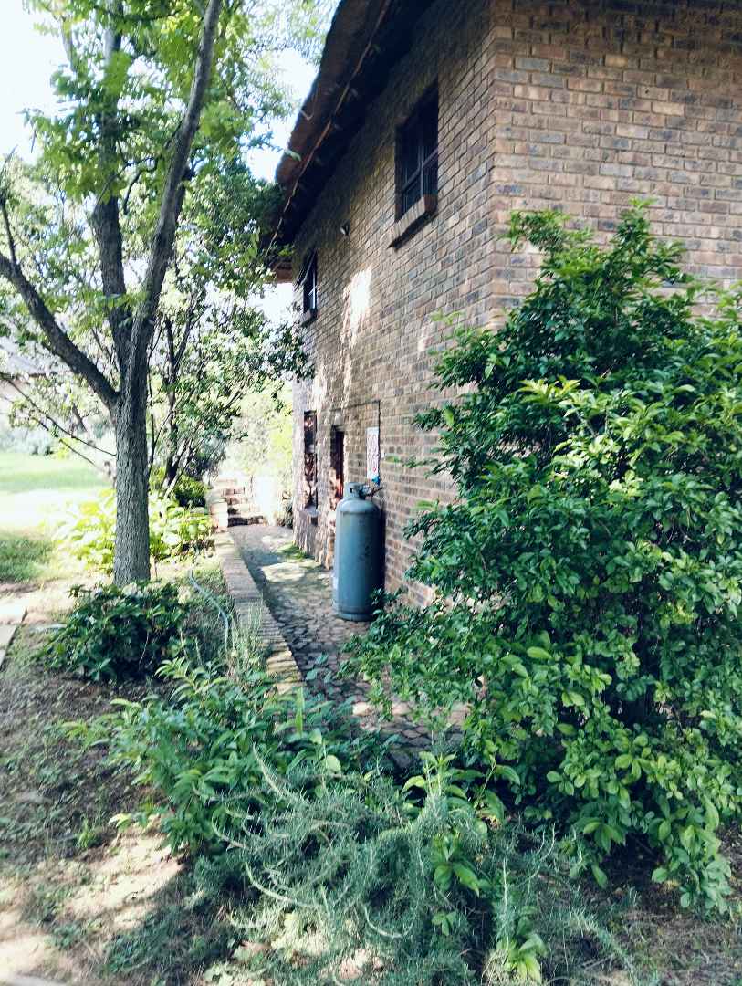 5 Bedroom Property for Sale in Mnandi Gauteng