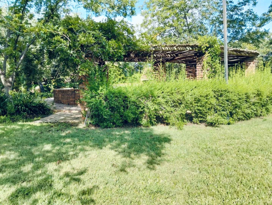 5 Bedroom Property for Sale in Mnandi Gauteng