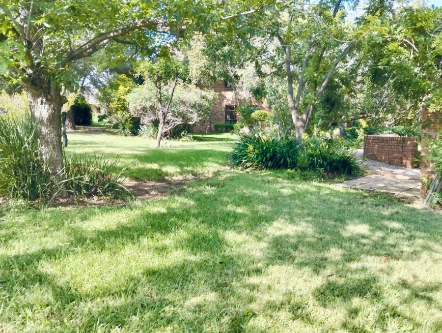 5 Bedroom Property for Sale in Mnandi Gauteng