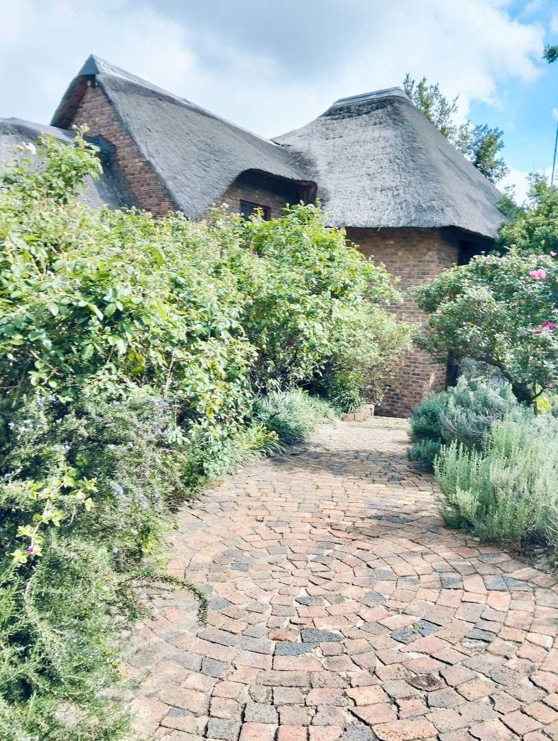 5 Bedroom Property for Sale in Mnandi Gauteng