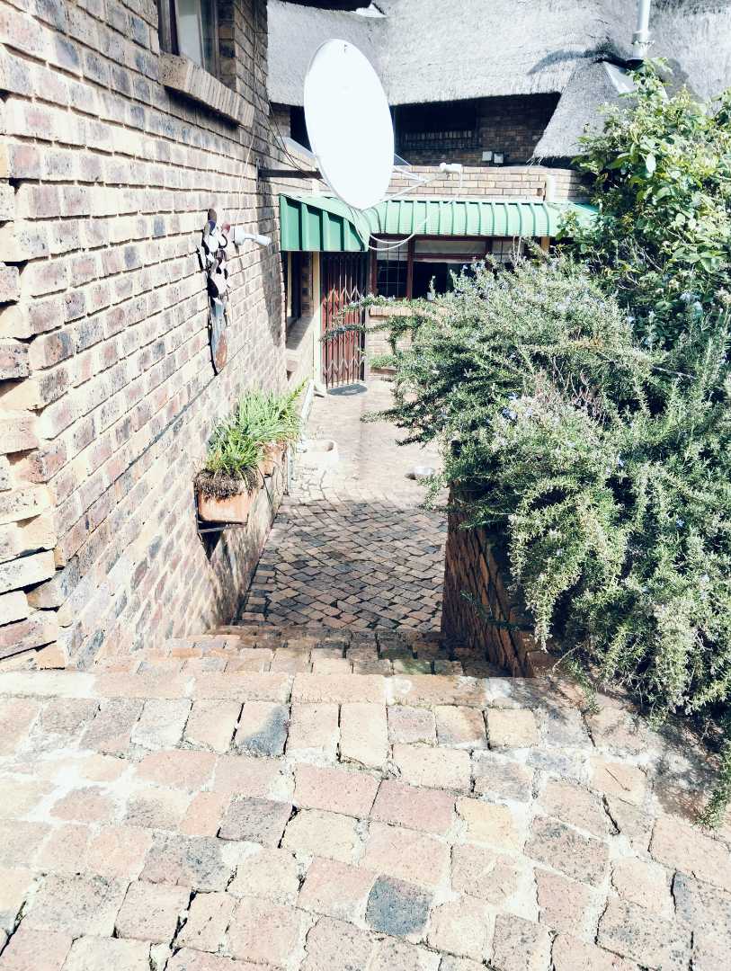 5 Bedroom Property for Sale in Mnandi Gauteng