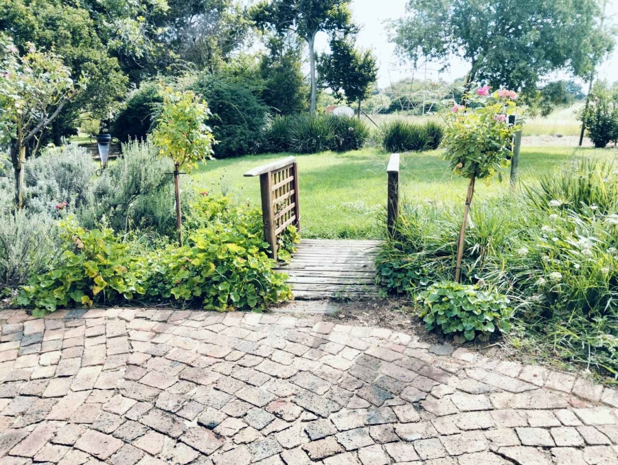 5 Bedroom Property for Sale in Mnandi Gauteng