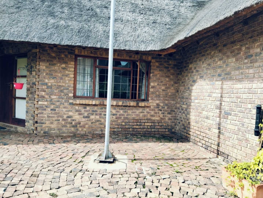 5 Bedroom Property for Sale in Mnandi Gauteng