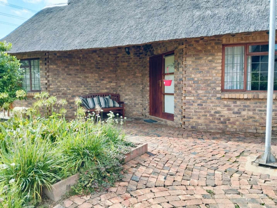 5 Bedroom Property for Sale in Mnandi Gauteng