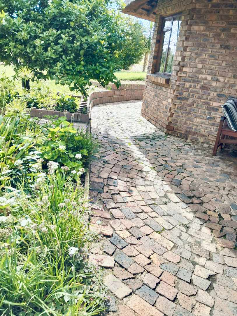 5 Bedroom Property for Sale in Mnandi Gauteng