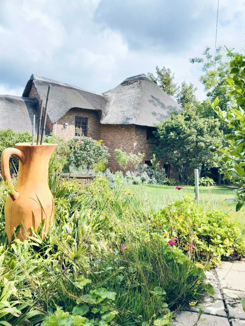 5 Bedroom Property for Sale in Mnandi Gauteng