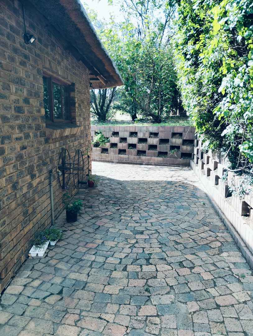 5 Bedroom Property for Sale in Mnandi Gauteng