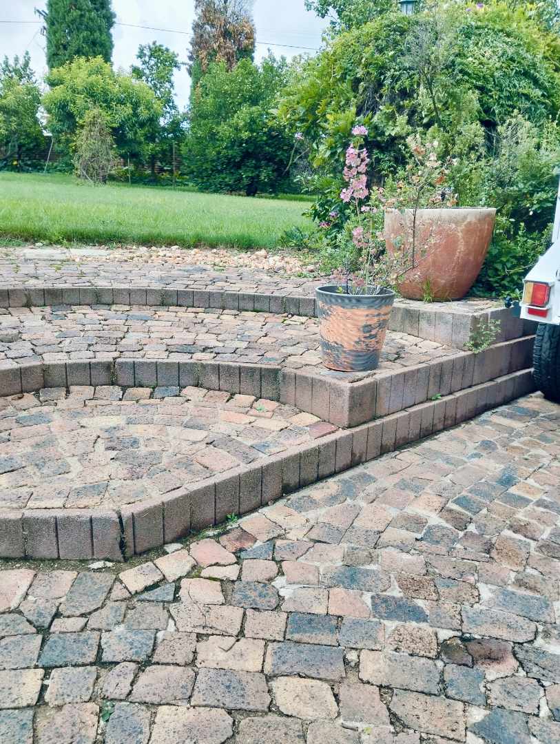 5 Bedroom Property for Sale in Mnandi Gauteng