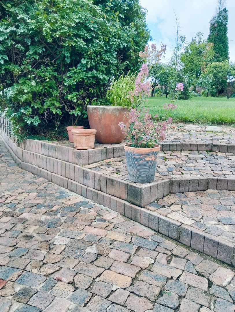 5 Bedroom Property for Sale in Mnandi Gauteng