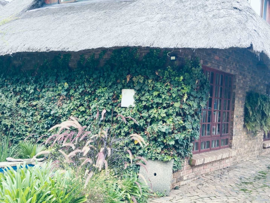5 Bedroom Property for Sale in Mnandi Gauteng